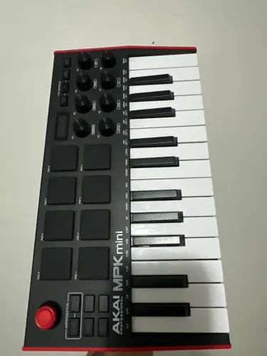 Akai MPK mini profissional