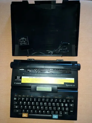 Máquina de escrever tipo maleta de mão- Marca CANON - Digital - Raridade - estado de nova