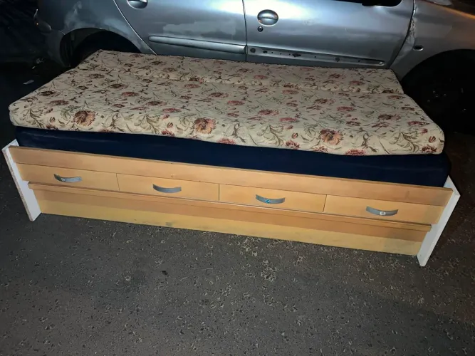 Vendo bicama com 2 colchão