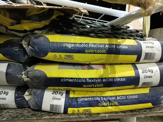 Vendo Argamassa ACIII / Serve perfeitamente para Banheiros e cozinha.
