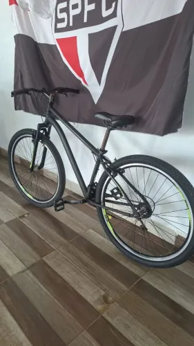Vende se bicicleta valor 1,000,00 contato *99