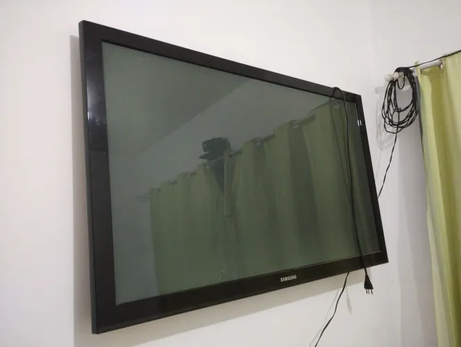 Vende-se Tv para retirada de peças.