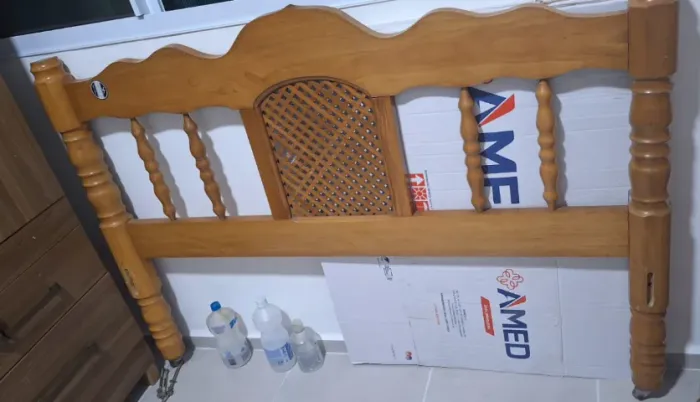 Cama completa de madeira resistente