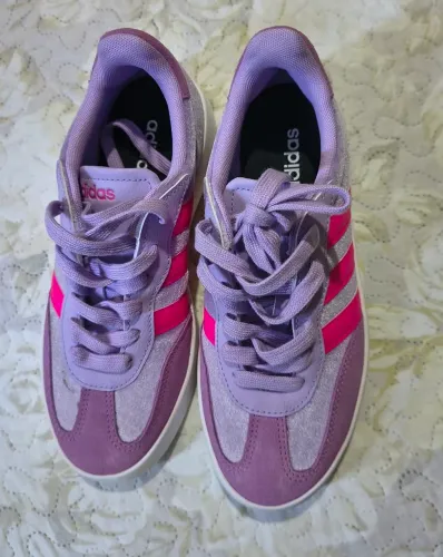 Tênis Adidas