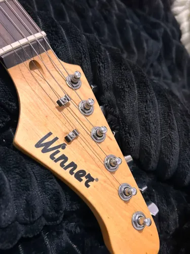 VENDO GUITARRA E AMPLIFICADOR