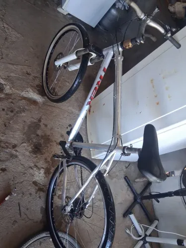 Bicicleta aro 26 de alumínio top muito leve leia desapego