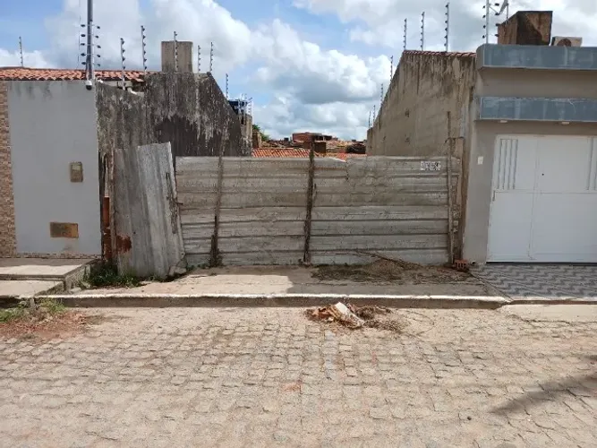 Terreno no Conj Santa Teresinha 