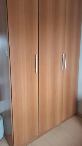 MÓVEIS USADOS! Guarda-roupas, mocho e painel