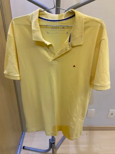 Camisa polo amarela