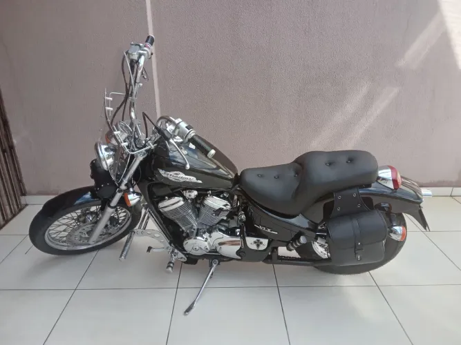 Shadow 600 ano 2003