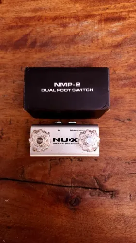 Pedal Duplo NUX NMP-2 Dual Foot Switch A/B - Semi Novo
