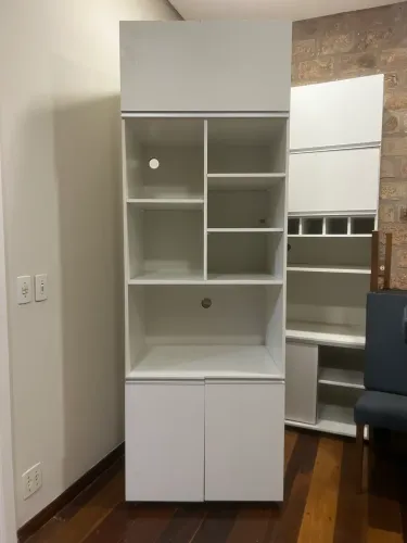 Conjunto de Armários Modulados / Estantes Brancas para Cozinha