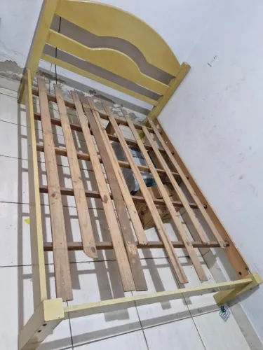 Cama de casal usada