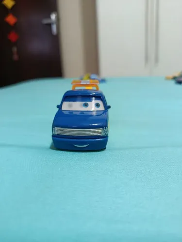 Miniatura Race Tow Truck Tom Carros Disney Pixar