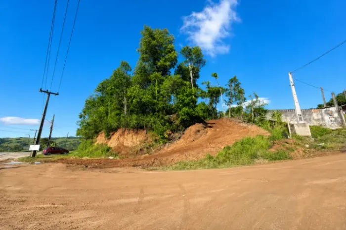 Terreno Urbano de 3.873m² com Vista para a Lagoa em Imaruí - SC