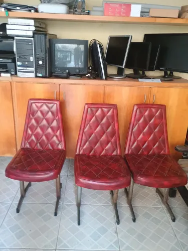 Cadeiras antigas  três unidades 