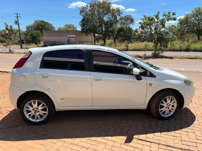 Fiat Punto Attractive Italia 1.4 F.flex 8V 5P 2012