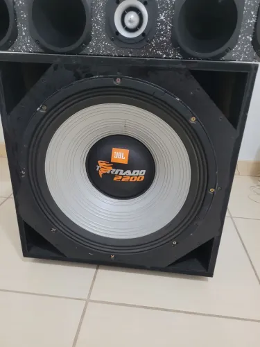 Alto falante tornado 18 polegadas