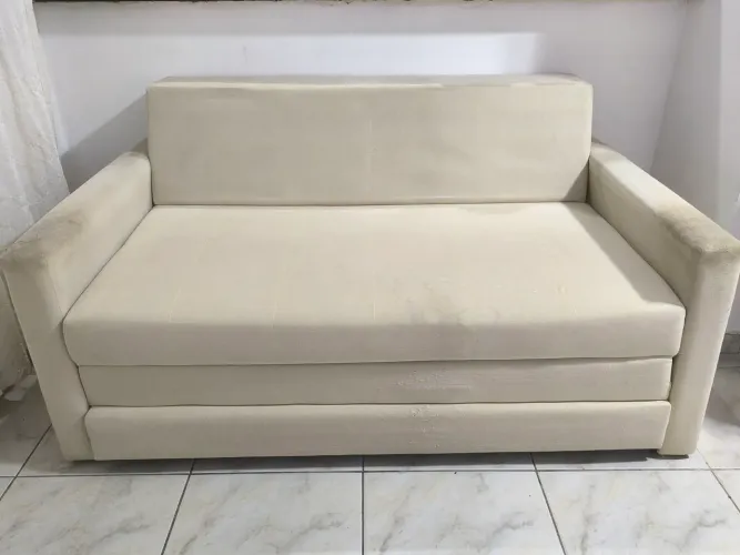Sofá-Cama Premium em Linho Bege, com Colchão Ortobom. 