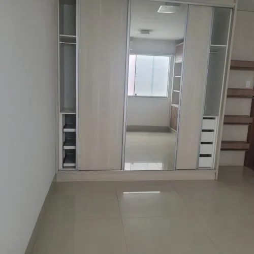 Aluga Casa limpa com piscina e área gourmet 