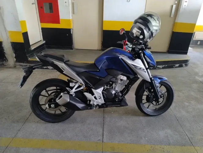 CB 300F /2026 Novíssima!