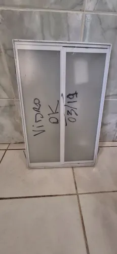 Janela com vidro 40×60 nova
