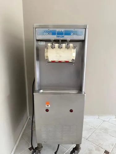 Máquina de sorvete Taylor 