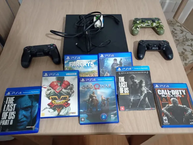 PS4 Fat (botão físico) Usado, recém limpo e silencioso. 