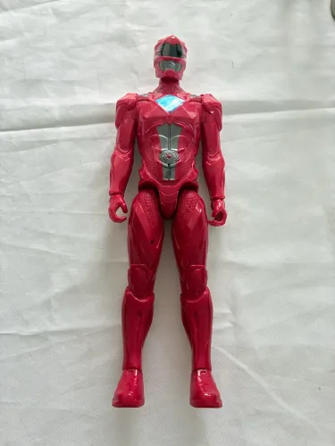30 cm do Ranger Vermelho baseada no filme Power Rangers (2017), fabricada pela Bandai.