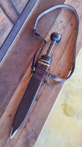 Espada Romana em aço carbono 5160