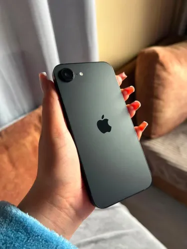 iPhone 16e