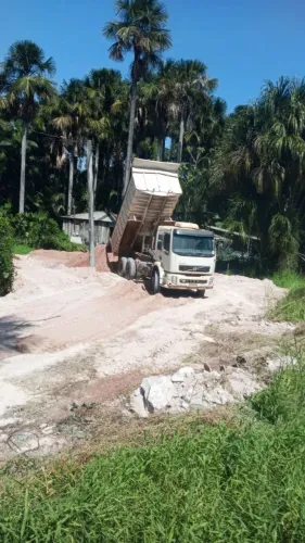 VENDO AREIA ,ATERRO,QUEBRADINHO, PIÇARRA ,BRITA E MUITO MAIS