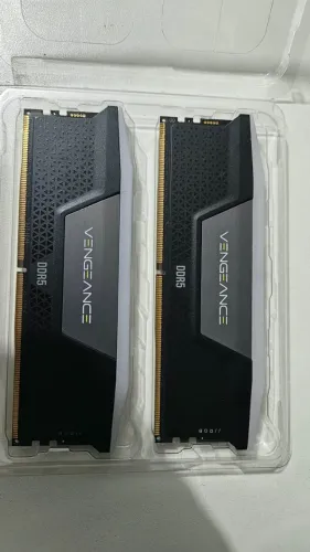 Memoria Ram Corsair RGB 32Gb 2x16GB ddr5 6400mhz CL36 (Seminova 3 meses de garantia)