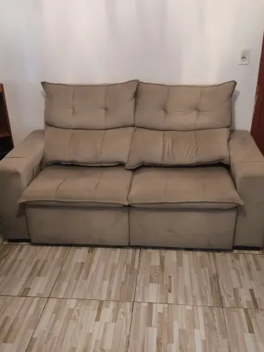 Sofa semi-novo retrátil