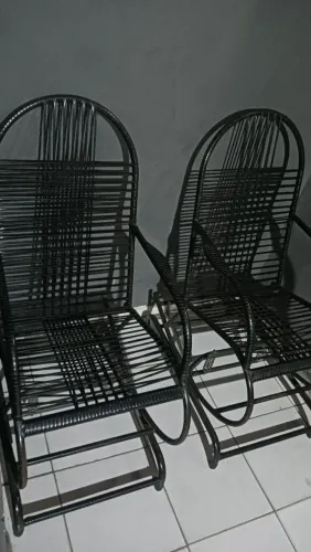 Vende-se duas cadeiras de balanço