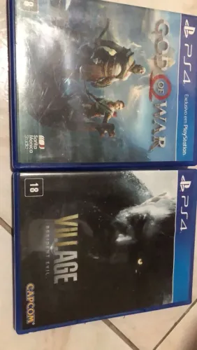 2 jogos ps4 Village e good of war 