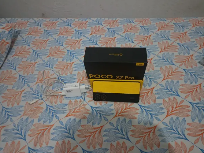 Poco x7 pro 256g 8 de RAM semi novo.