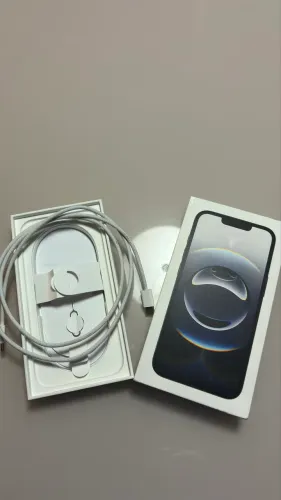 iPhone 16e , 128g. 100% BAT.