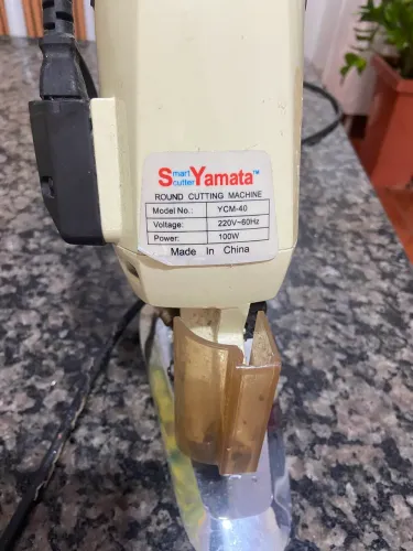 Máquina de cortar tecido