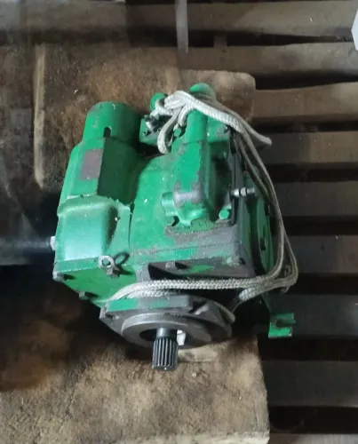Bomba Hidrostática para colheitadeira Johon Deere S430/S440 Axe 42945 Marca: Eaton..