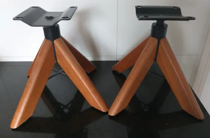 Kit com 2 bases giratórias de madeira para poltrona ou cadeira