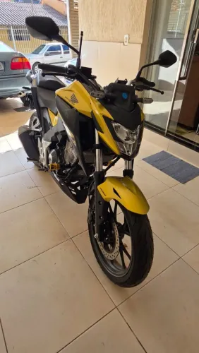 CB300F Twister ABS Dourada - 2023