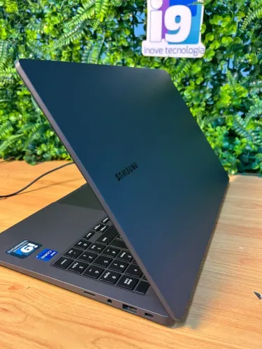 Notebook Samsung Book NP550XED I7 12TH 256GB SSD NVME 1TB HD 32GB DDR4 15.6 POL 