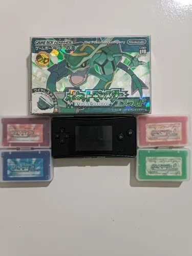 Game Boy Advance Micro + coleção pokemon + brindes