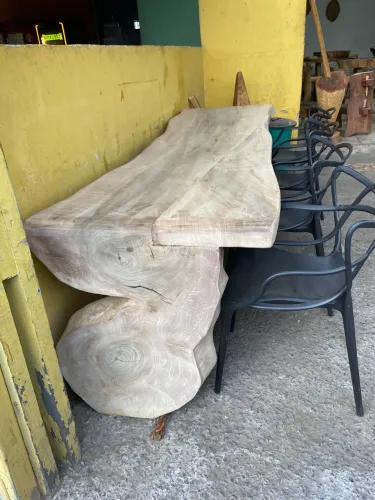 Mesa rústica cascata