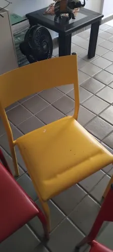 Vendo 6 cadeiras usadas