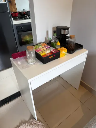 Escrivaninha mdf branca 0,85 m x 0,45 m