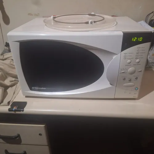 Micro-ondas Electrolux 27 Litros ME27S - Branco (Funcionando perfeitamente)