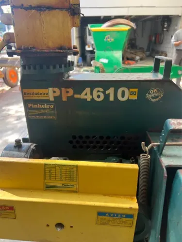 Ensiladeira Pinheiro PP-4610 - Produção até 10 t/h - Excelente Estado