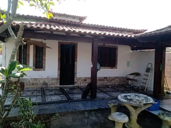 Casa independente com 3 quartos sendo 1 suíte 550 metros da Praia de Jaconé - Saquarema/RJ